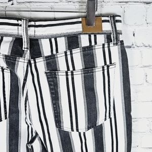 BDG UO URBAN OUTFITTERS | black stripe straight cropped jeans
